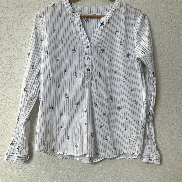 Maurices Long Sleeve Blouse Floral Striped Cotton White and Blue size Medium - Picture 10 of 12